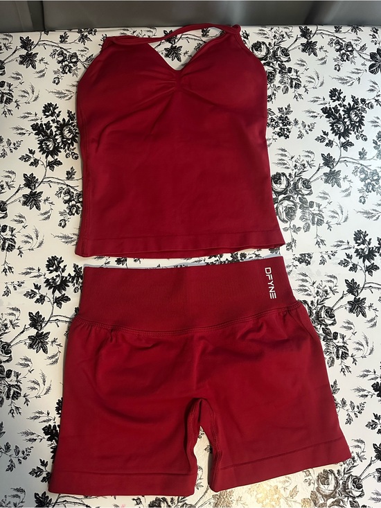 Dfyne Pants - DFYNE Women's Crimson Seamless Bike Shorts & Tank Set